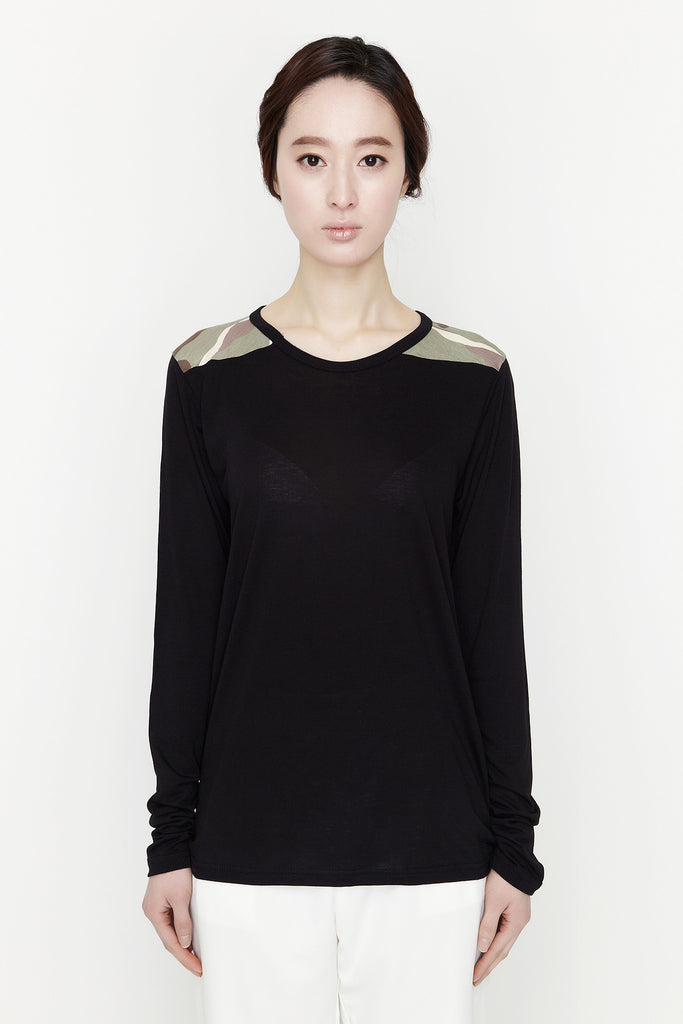 camo shoulder tee black by Ryul + Wai