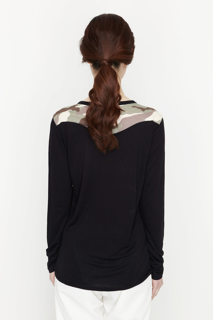 camo shoulder tee black by Ryul + Wai