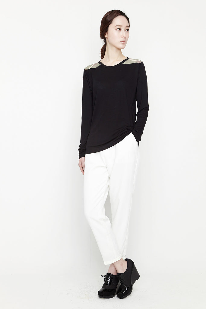 camo shoulder tee black by Ryul + Wai