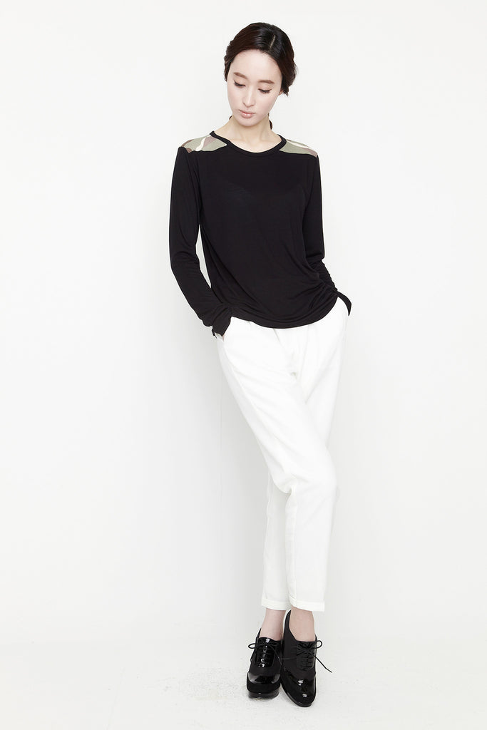 camo shoulder tee black by Ryul + Wai