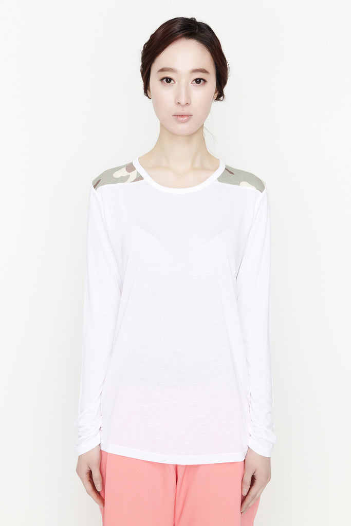 camo shoulder tee white by Ryul + Wai
