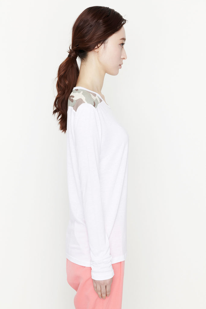 camo shoulder tee white by Ryul + Wai