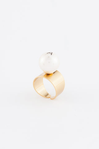 big pearl helvetica ring
